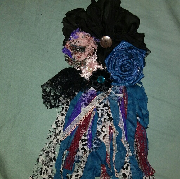 Hand made accessories $10-$30 depending on size, time, and materials used! ๐ธ - Picture 7 of 10